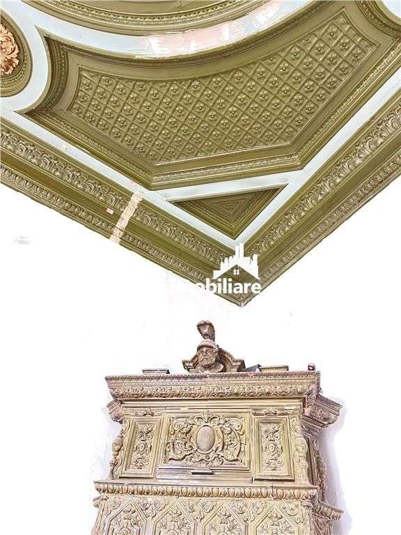 Vanzare vila Piata Universitatii - Imagine principală: 4/10