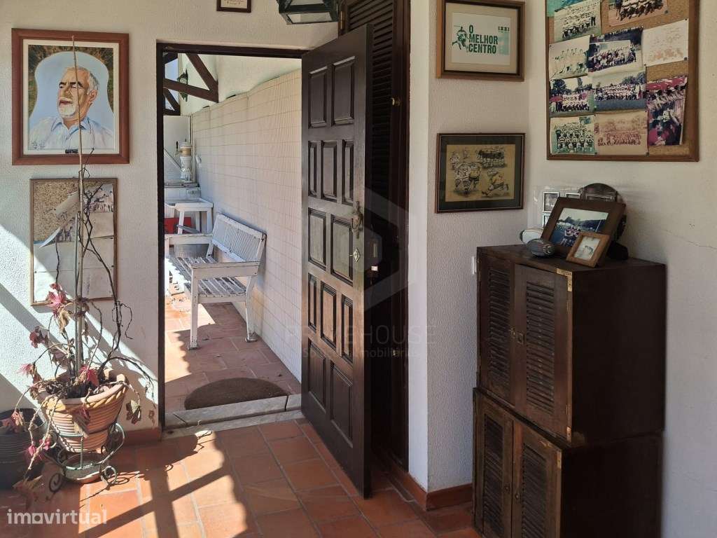 Moradia de Tradicional com Piscina em Lote de 2135 m² - Cotovia-44