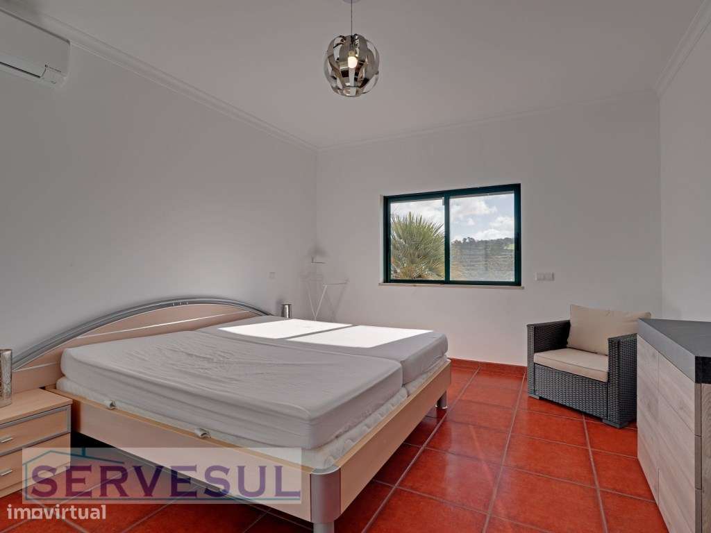 Charmosa Moradia de 2 pisos com 3 quartos espaçosos, garagem, pisci...-14