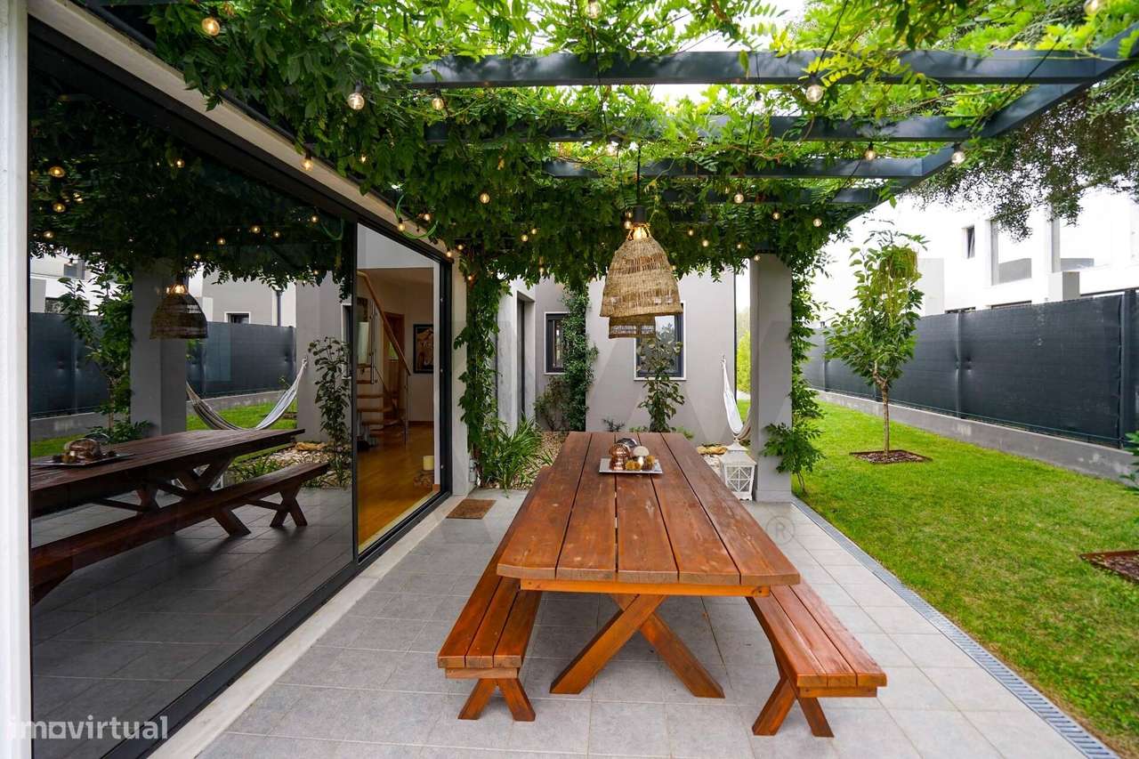 Moradia Contemporânea T3+1 com Piscina em Condomínio Fechado Exclusivo-10