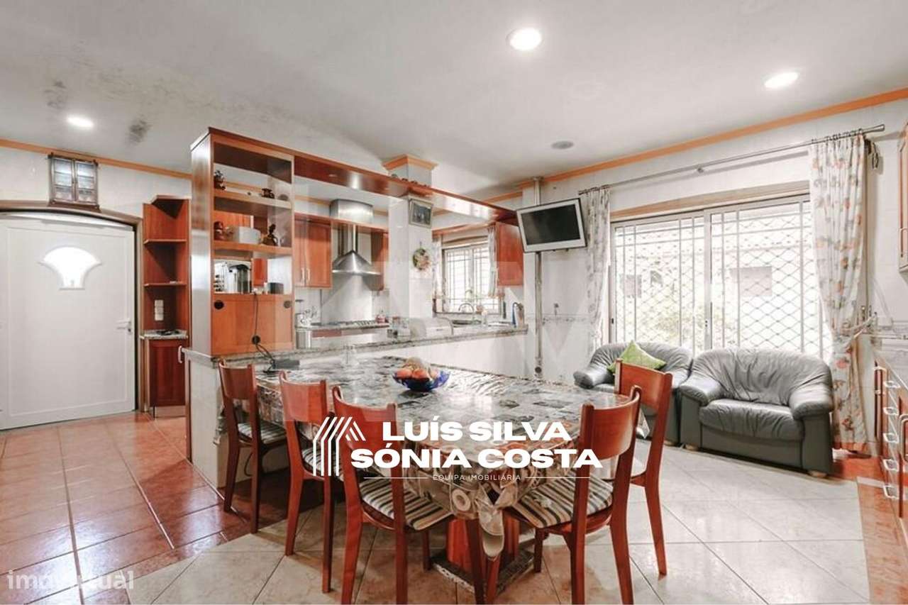 Moradia Independente T6 c/ Anexos, Armazém e Terreno p/ Construção-6