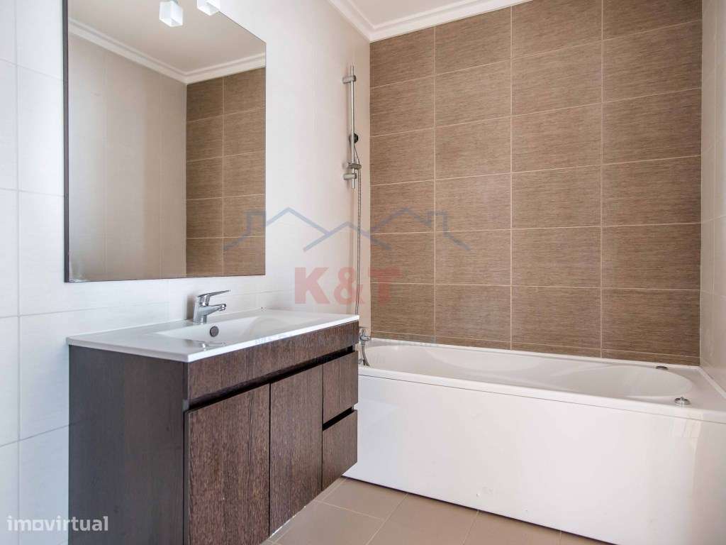 Apartamento T2 nos Jardins do Amparo-13