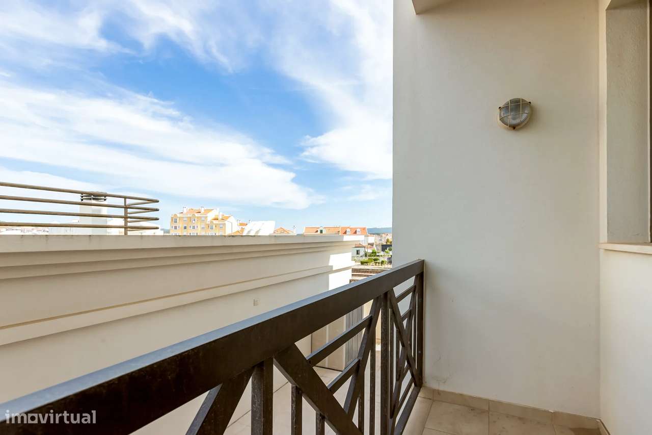 T2 na Marginal de São Martinho do Porto | Piscina com Vista Baía-14