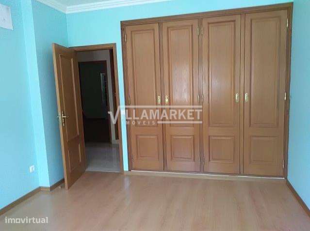 Moradia V3 da banca situada na Urbanização Quinta Vale Verde em Benave-11