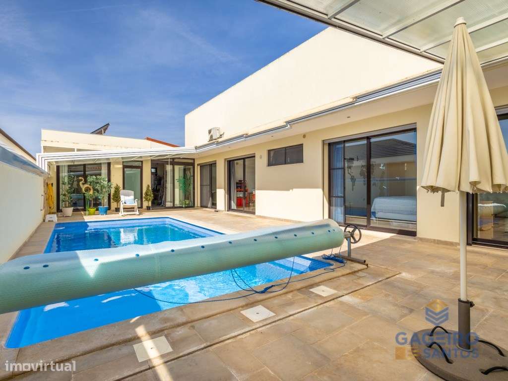 Moradia com piscina e terreno em São Martinho do Porto-38
