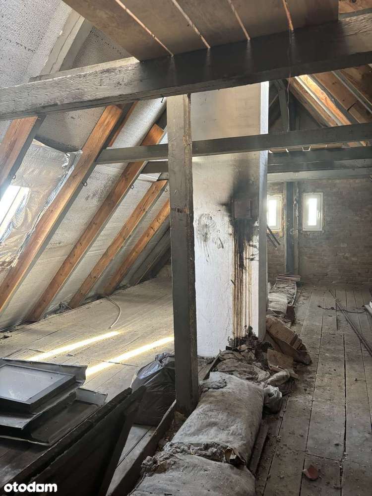 Okazja! Samodzielna góra domu, ładna działka,kameralne miejsce.-12