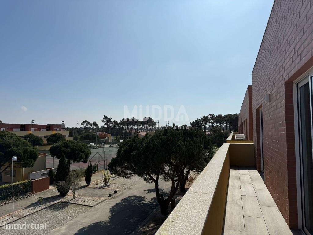 Apartamento T3 em Condomínio Fechado com Piscina e Campo de Ténis - Grande imagem: 3/8