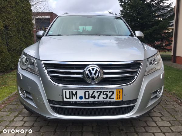 Volkswagen Tiguan - 1