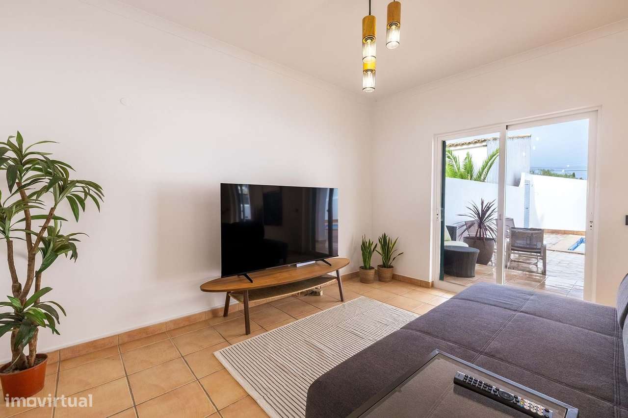 CHARMOSA MORADIA T3 COM GARAGEM E PISCINA, MONTINHOS DA LUZ - Grande imagem: 5/28