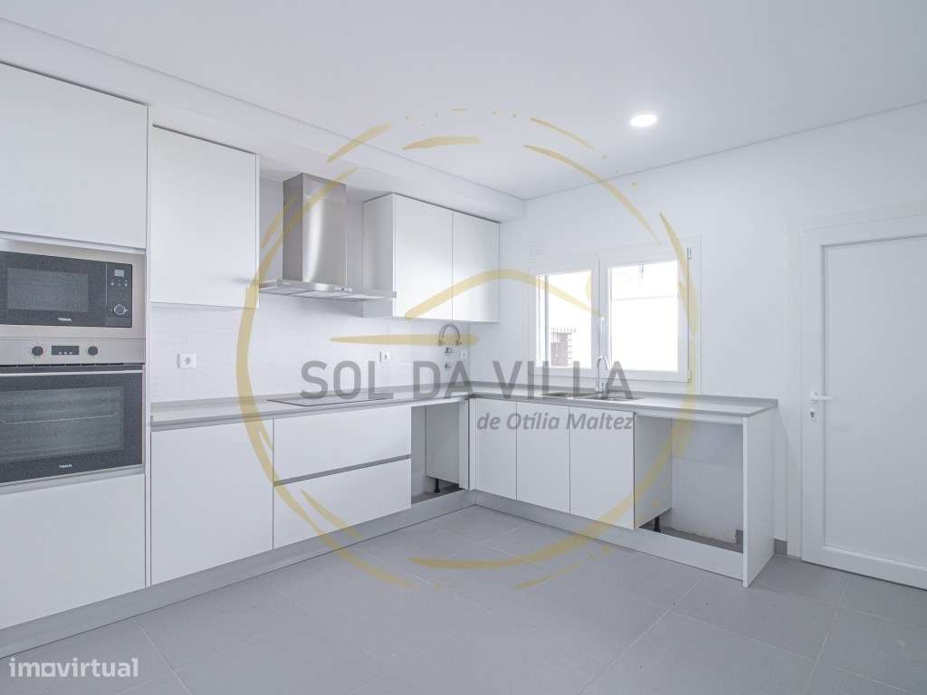 Moradia Geminada T3+1 - Fernão Ferro, Seixal - 585.000€ - Grande imagem: 2/23
