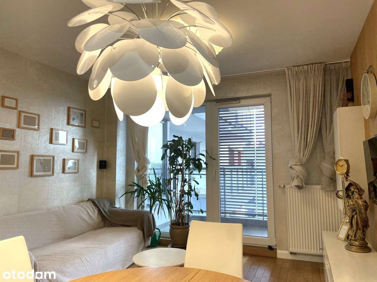 4 pokoje, 2 miejsca parkingowe-16