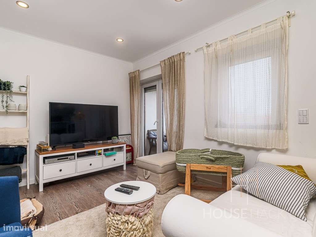 T2 Remodelado no Pragal com vista rio e duas varandas - Grande imagem: 4/28