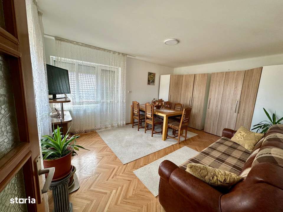 Casa 6 camere , 2 garaje , gradina , zona centrala - Imagine principală: 5/10