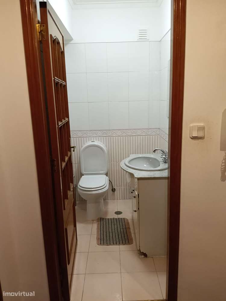 Quarto mobilado para rapariga – Ambiente tranquilo em Idanha (Belas) - Grande imagem: 4/7