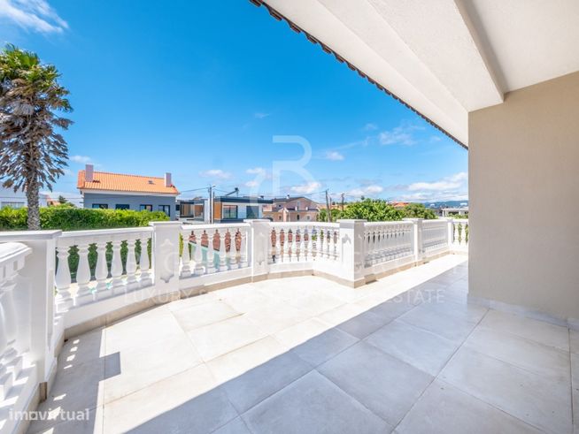 Moradia T4 + 1 com jardim e piscina, em Bicesse, Cascais-27