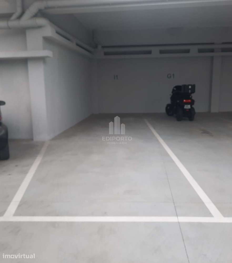 T2 COM GARAGEM E VARANDA   NO PORTO-34