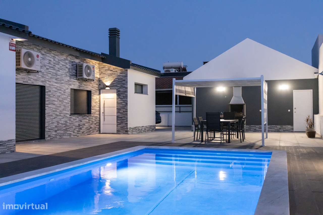 Fantástica moradia isolada T4 em Fernão Ferro-25