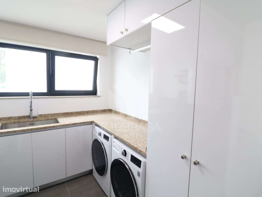 Venda Moradia Geminada T3, em Esporões, Braga-35