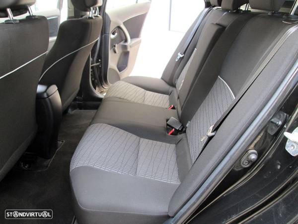 Toyota Avensis SW 2.0 D-4D Comfort - 15