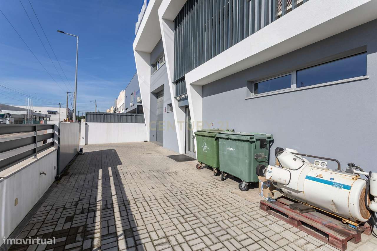 Armazém Industrial 599m2 no Casal do Marco - Grande imagem: 5/42