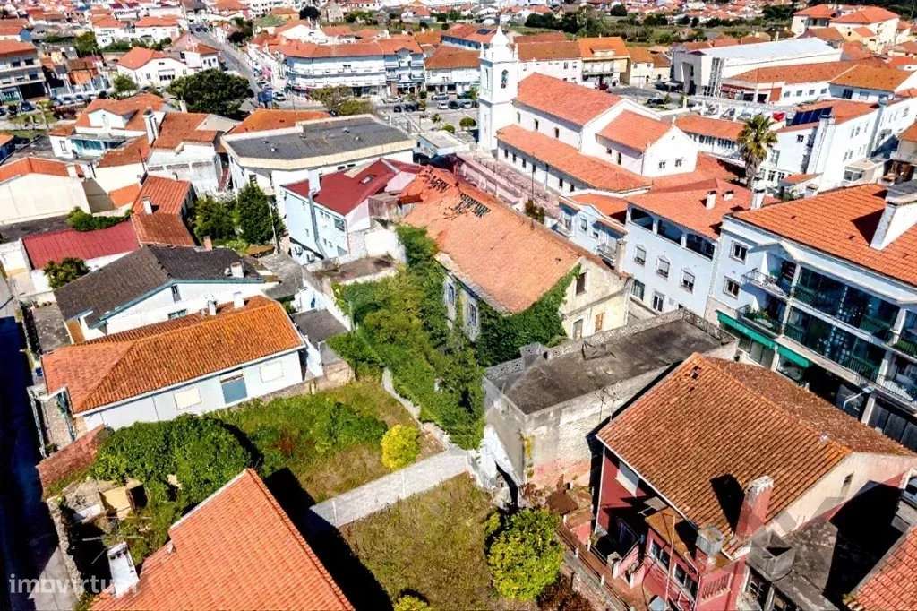 Edifício para recuperar no centro da Vila de Vieira de Leiria para pré - Grande imagem: 2/16