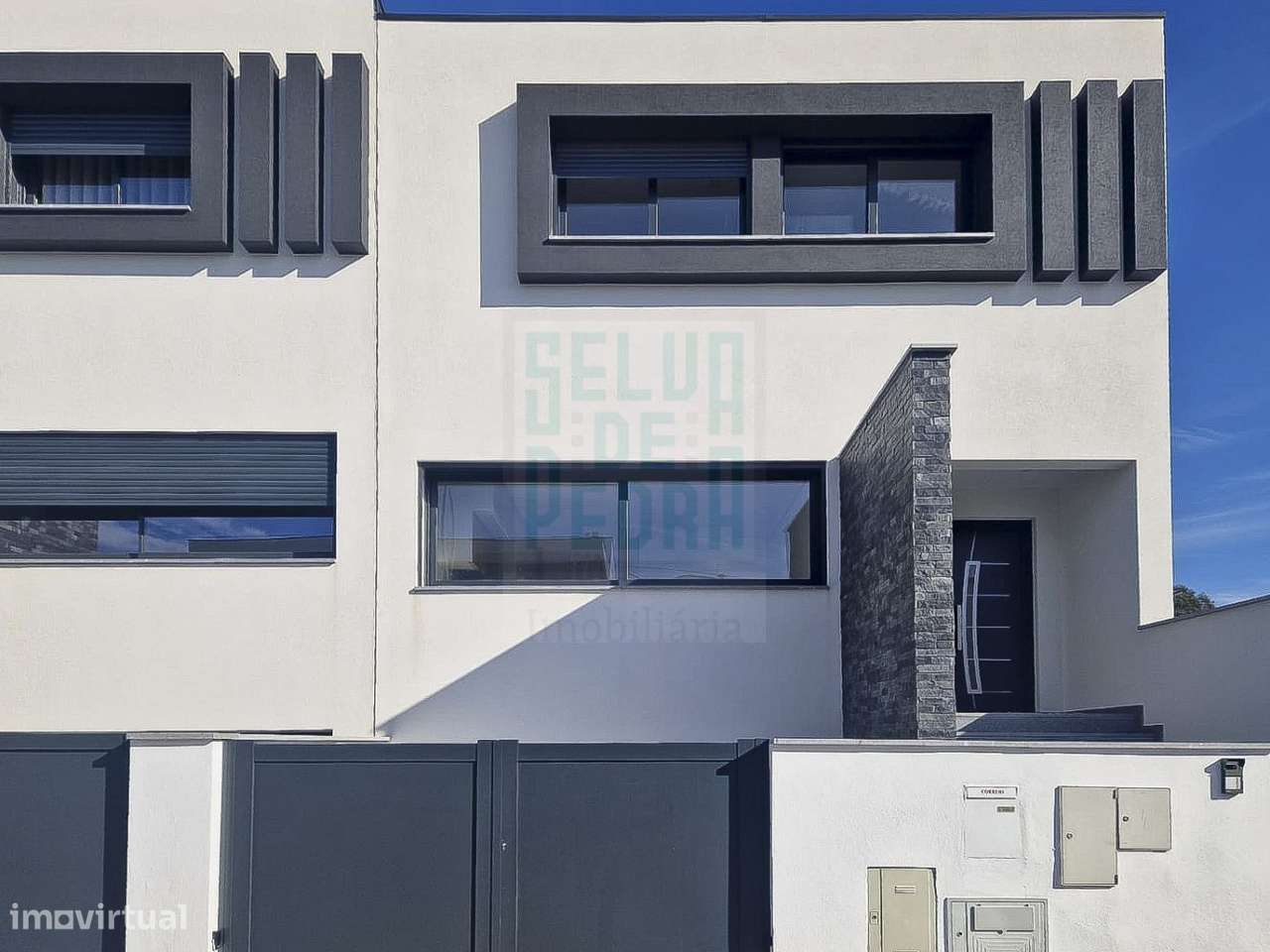 Moradia de 3 frentes V4 Famalicão-36