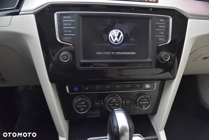 Volkswagen Passat 2.0 TDI Bi-Turbo BMT 4Mot Highline DSG - 12