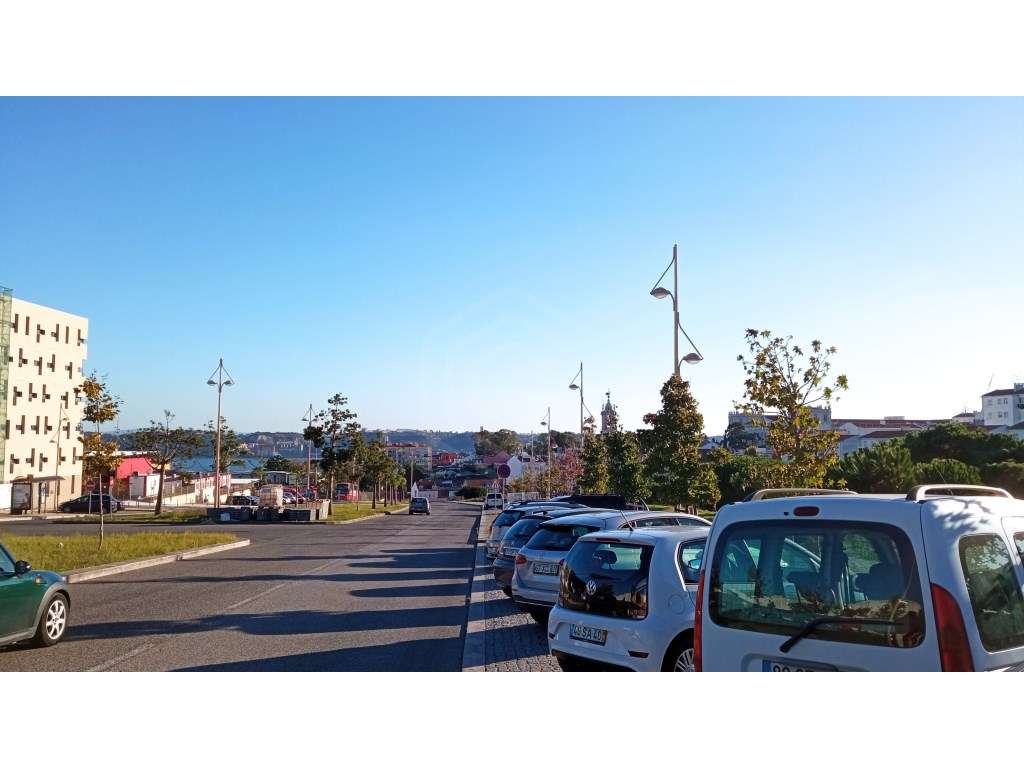 Duas moradias para remodelação na Ajuda, Lisboa - Grande imagem: 2/19