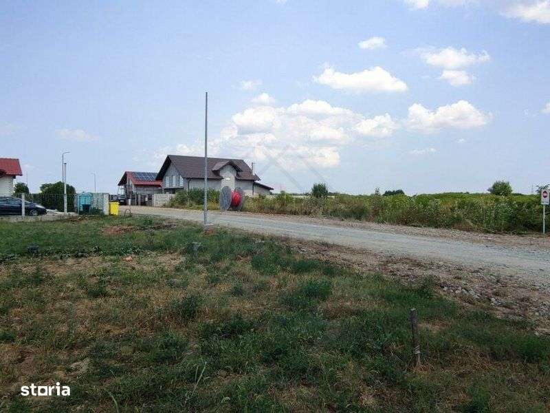 Teren pe colt in cartier nou de case locuite. Iluminat stradal. COMISI-3