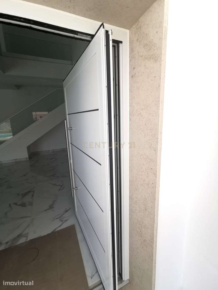 Moradia nova T4 - 3 suites - Charneca de Caparica com piscina, a 500 m - Grande imagem: 5/60