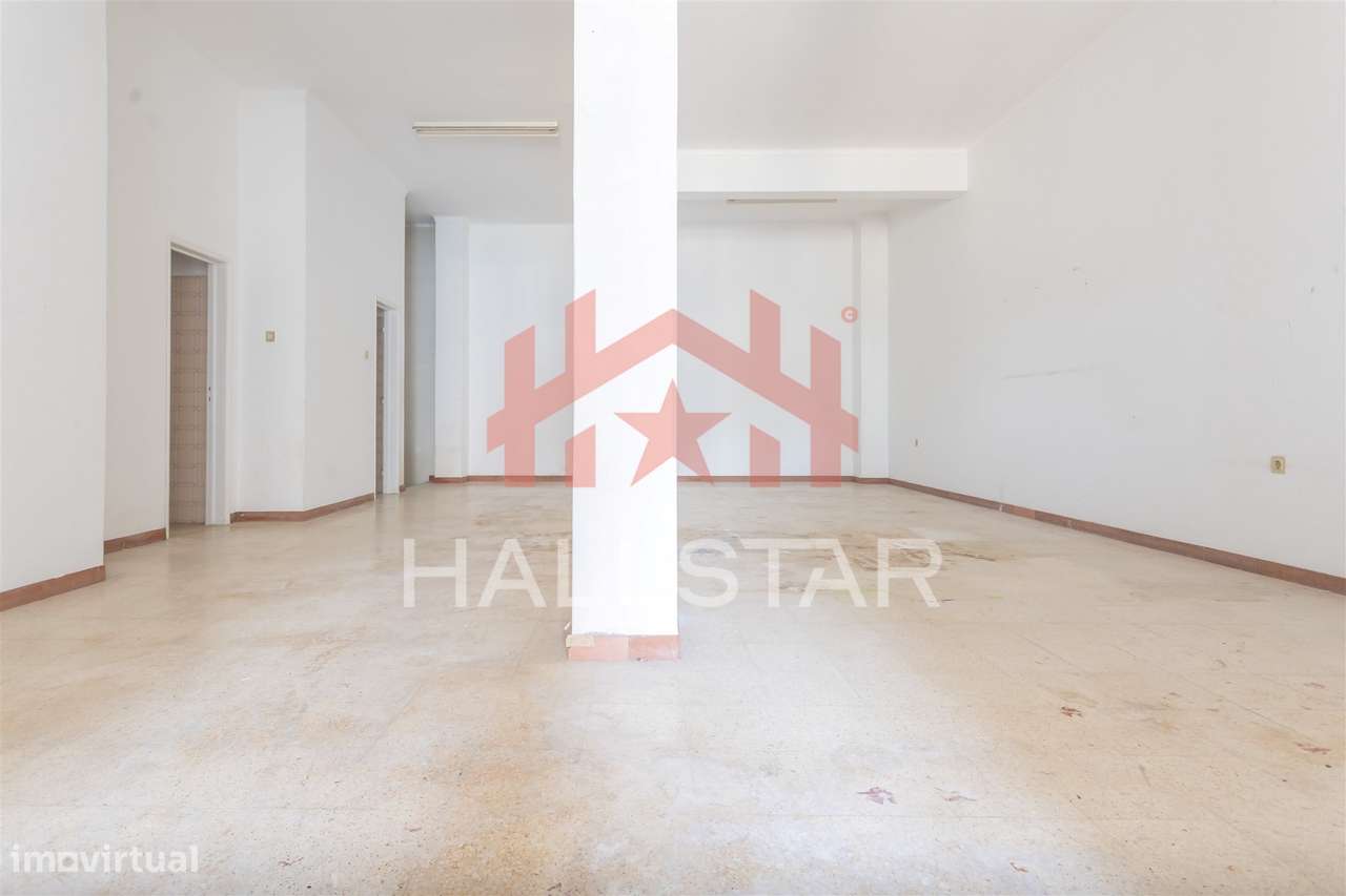 Loja / 220m² de Área Total / Quinta da Alçada-2