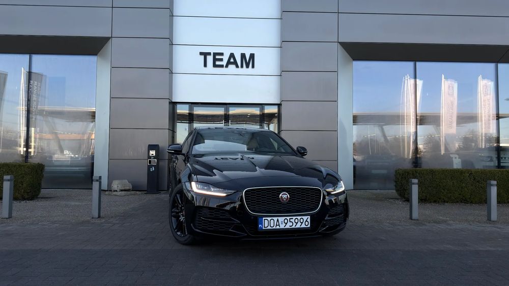 Jaguar Xe 2.0 Benzyna 250 KM — zdjęcie 2