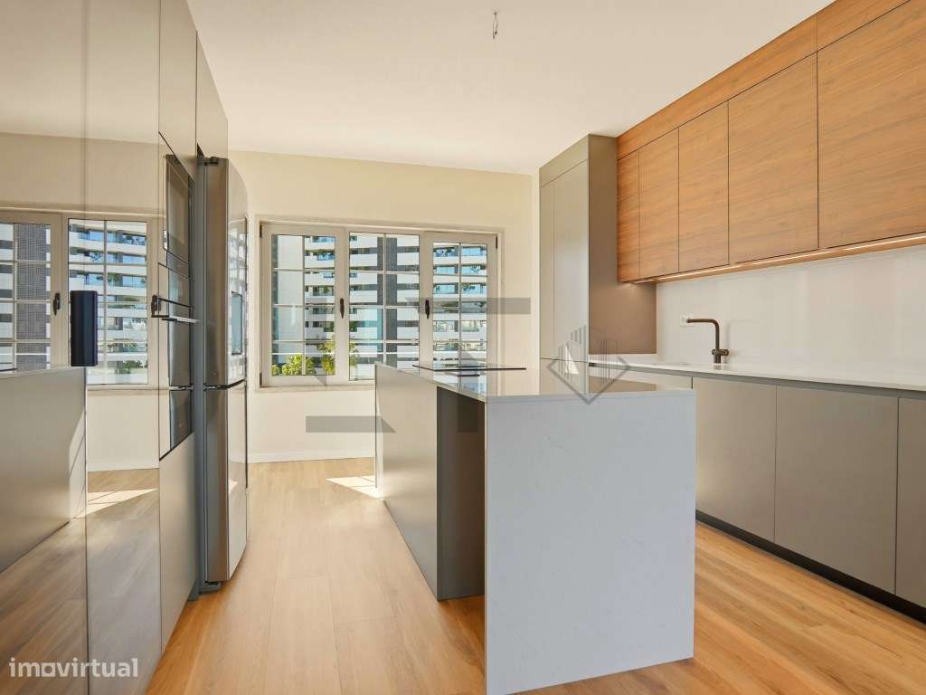 Penthouse T3 (possível T4) com Terraço, plena vista Rio e Garagem, ...-17