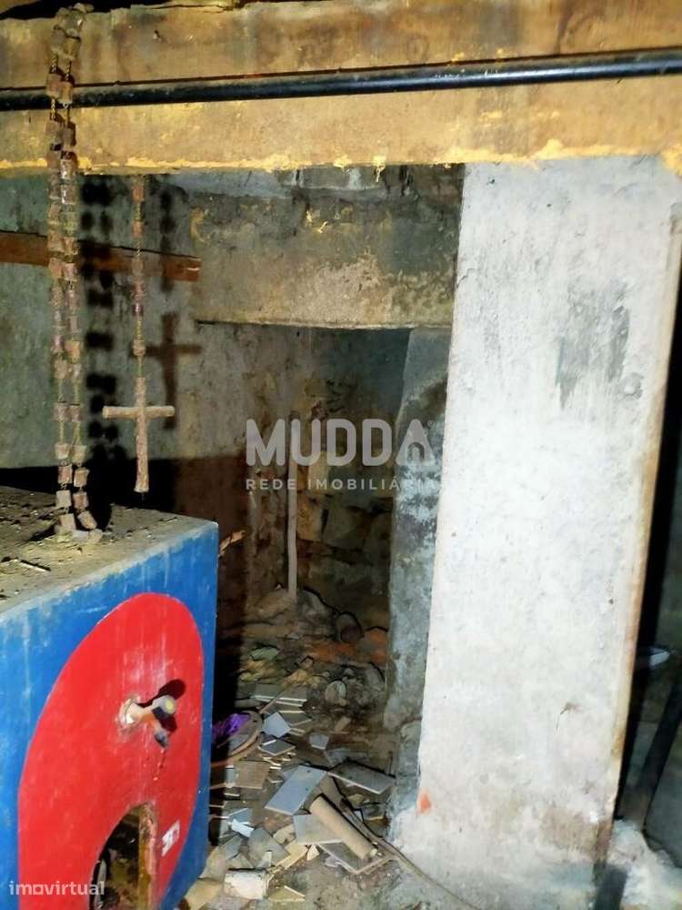 Duas moradias e uma garagem para venda em Gouveia-38