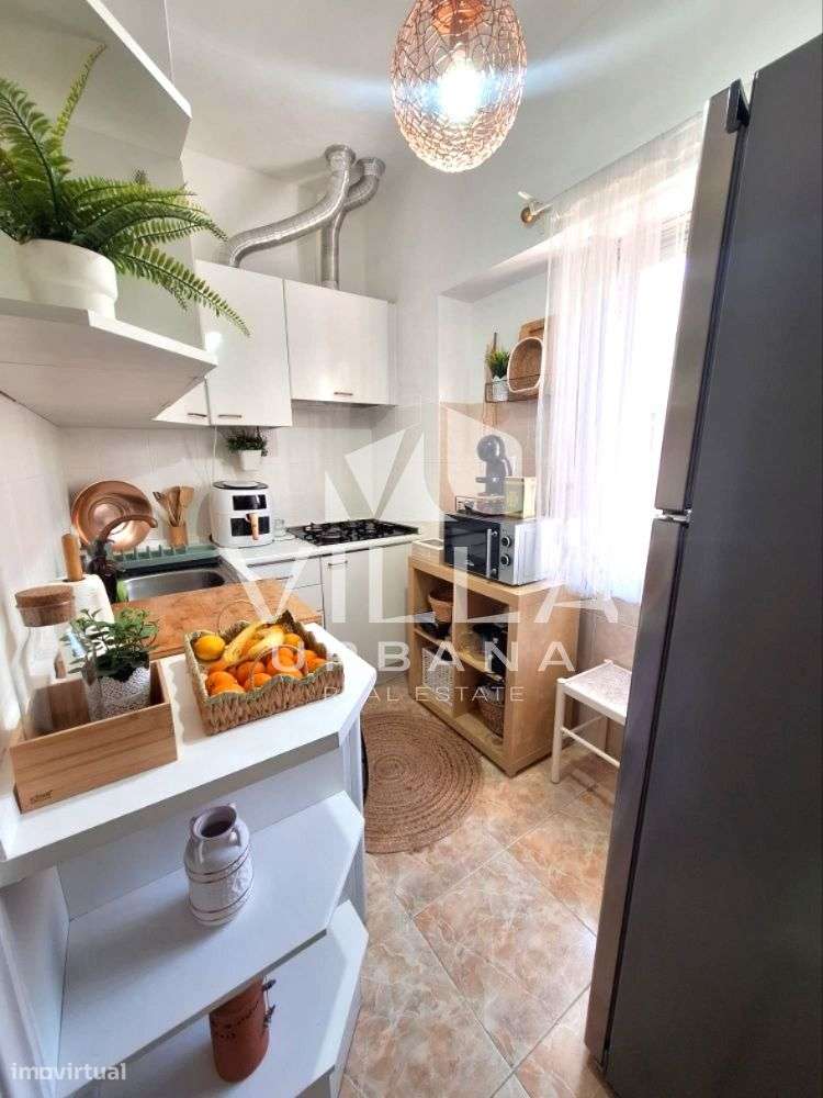 OPORTUNIDADE em São Domingos de Benfica – T1+2 com Excelente Potenc-9