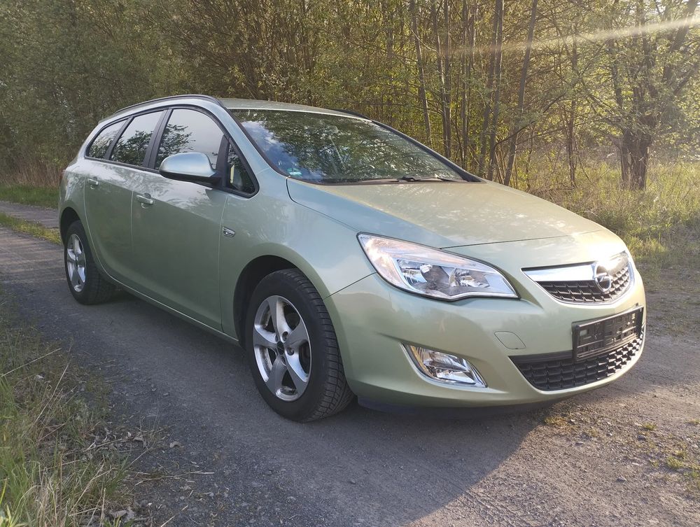 Opel Astra J 1.4 Turbo 2012