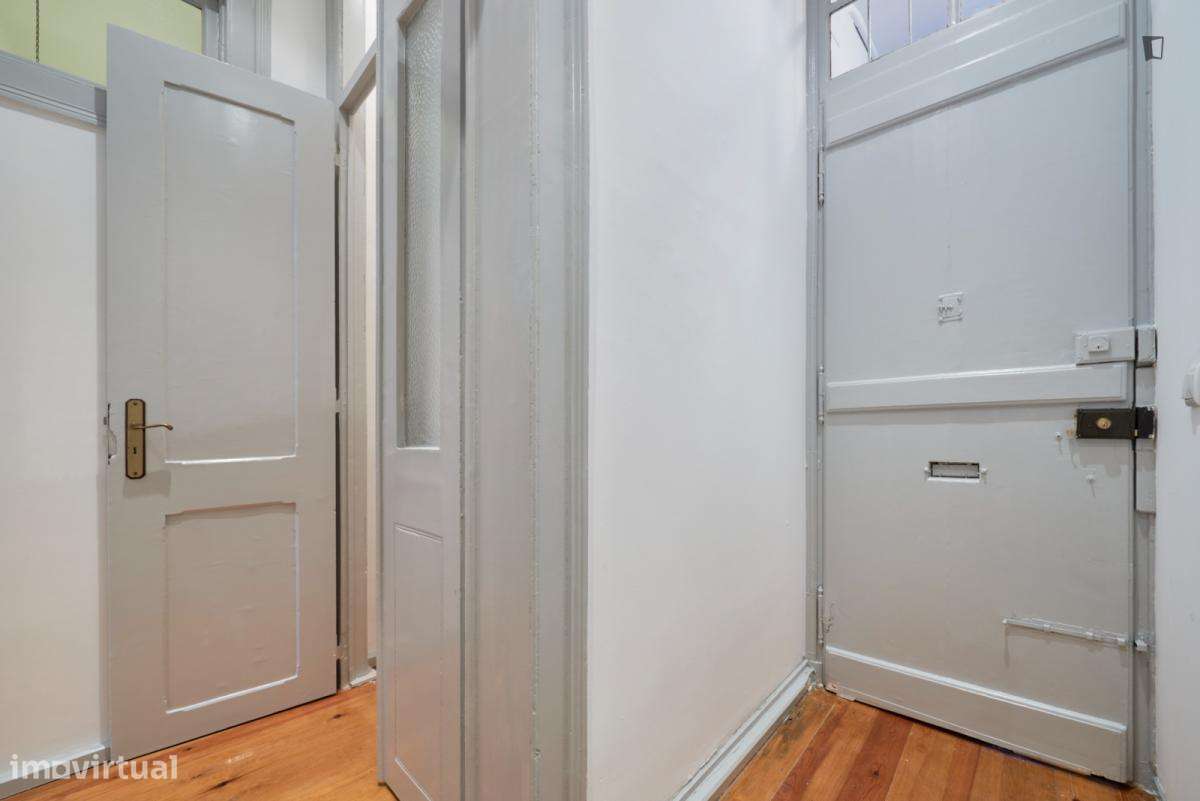 Quarto - localizado em Penha Lisbon - Grande imagem: 4/7