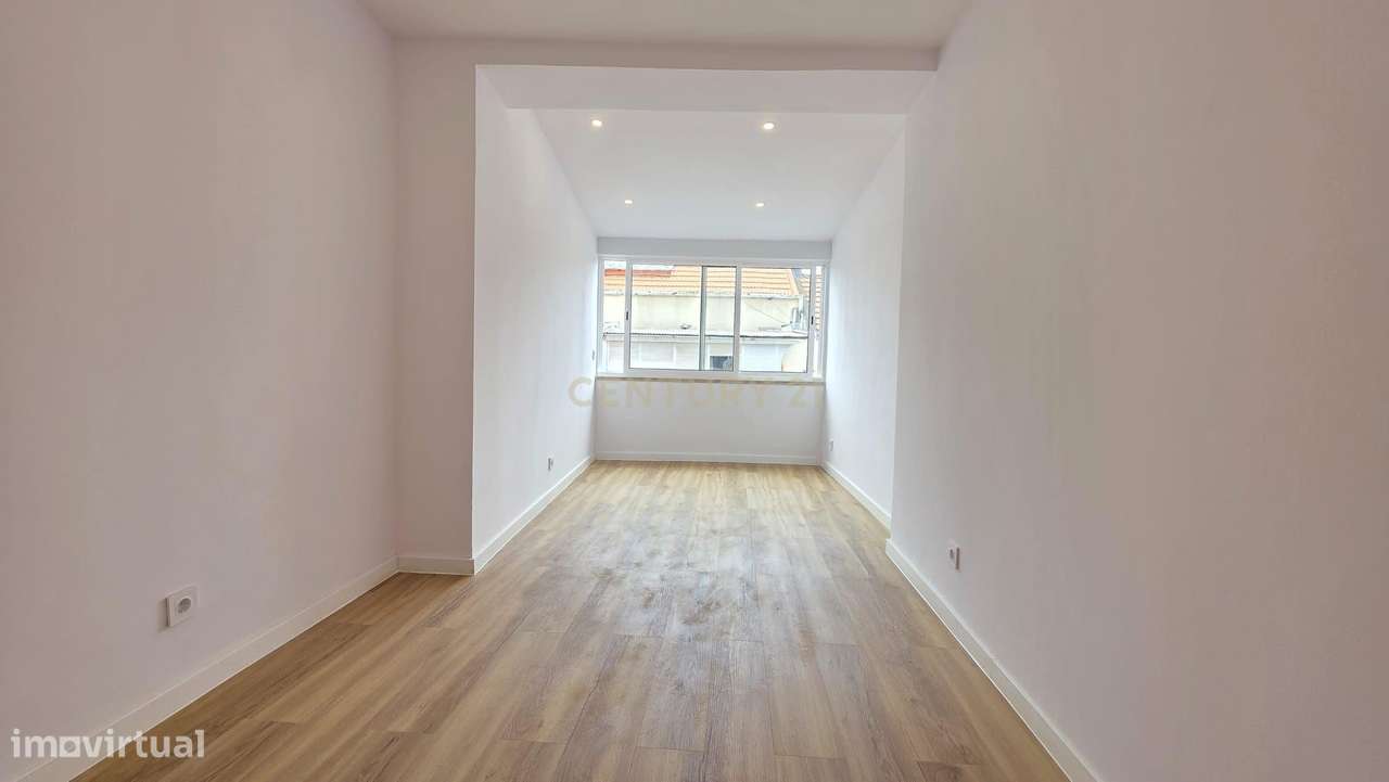 T2 Totalmente Remodelado em Queluz – Pronto a Habitar-6