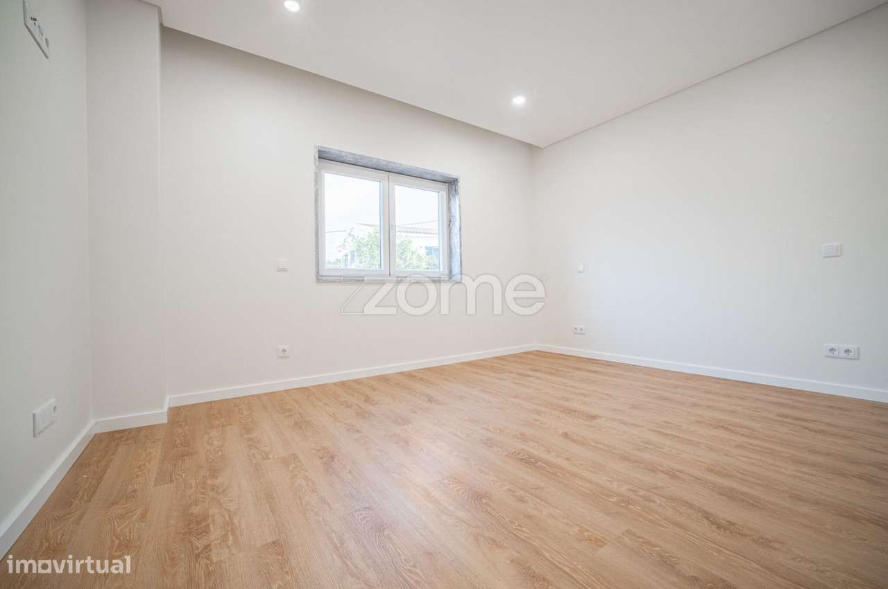 Moradia T3 com 6 assoalhadas, nova, no Alto dos Gaios - Estoril-20