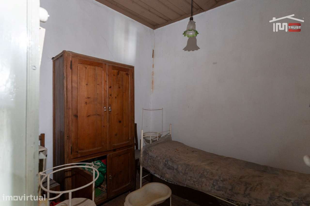 Moradia T2 com Projeto Aprovado em TOMAR já com telhado novo e isol...-13