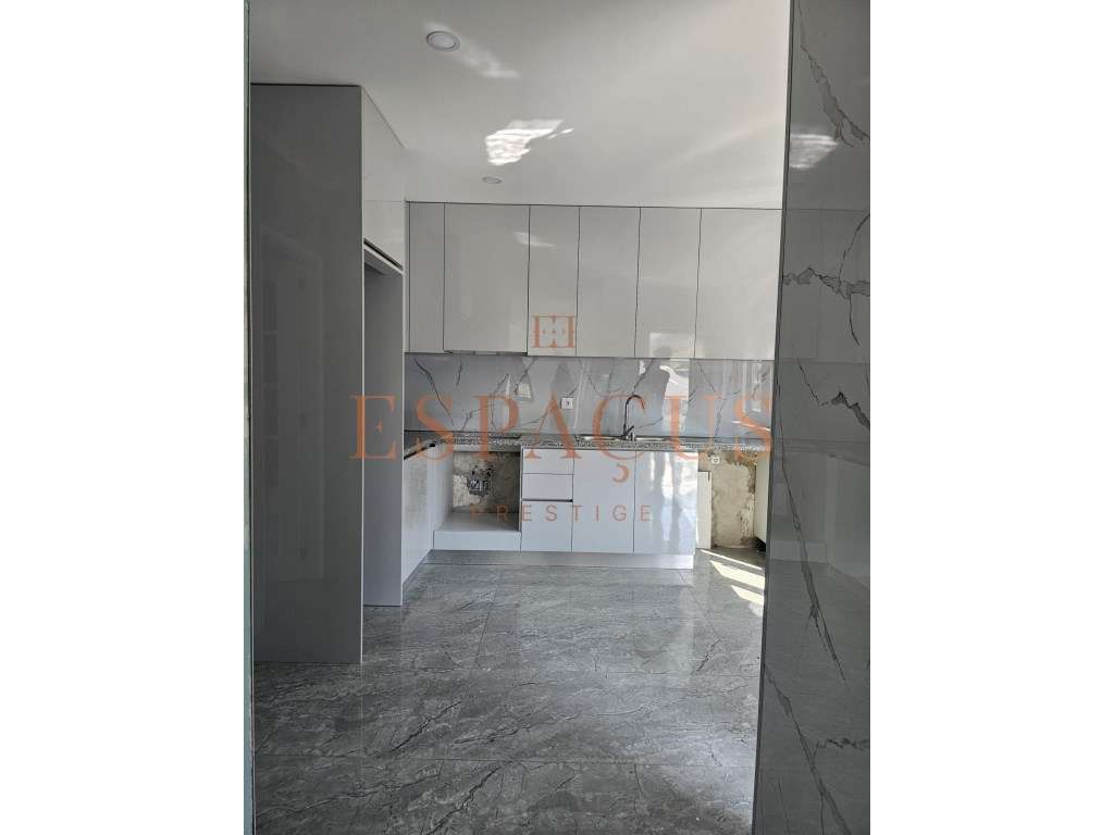 Excelente Moradia Bifamiliar / Oportunidade Única de Investimento-26