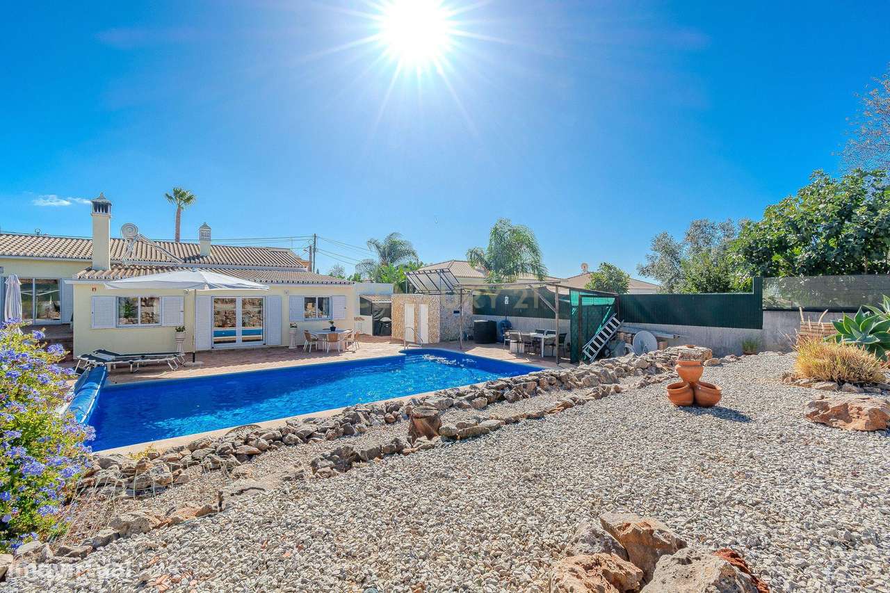 Moradia Térrea com Piscina e Jardim Paisagístico - Grande imagem: 5/46