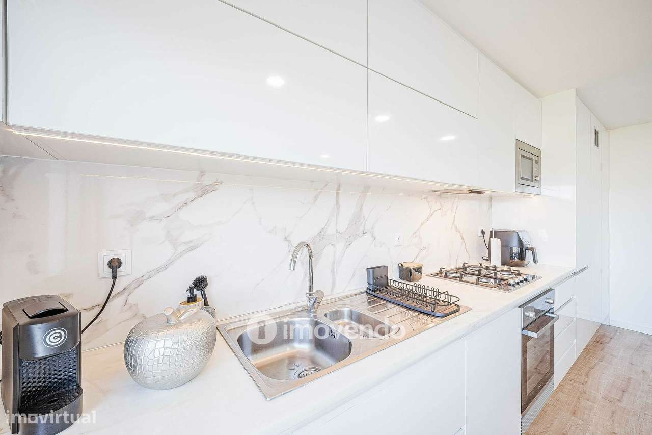 Apartamento T2 totalmente remodelado, com cozinha equipada, em Belas-11