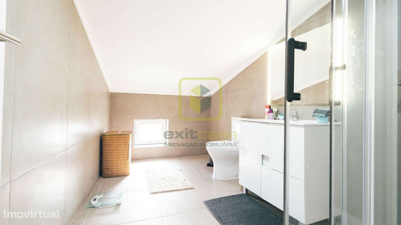 Moradia T4 remodelada-19