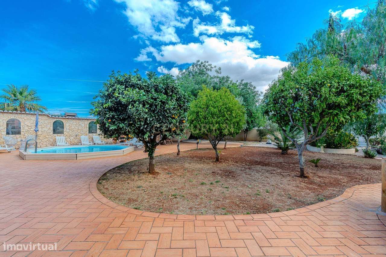 Moradia T5 versátil com piscina e zonas independentes - Grande imagem: 4/60