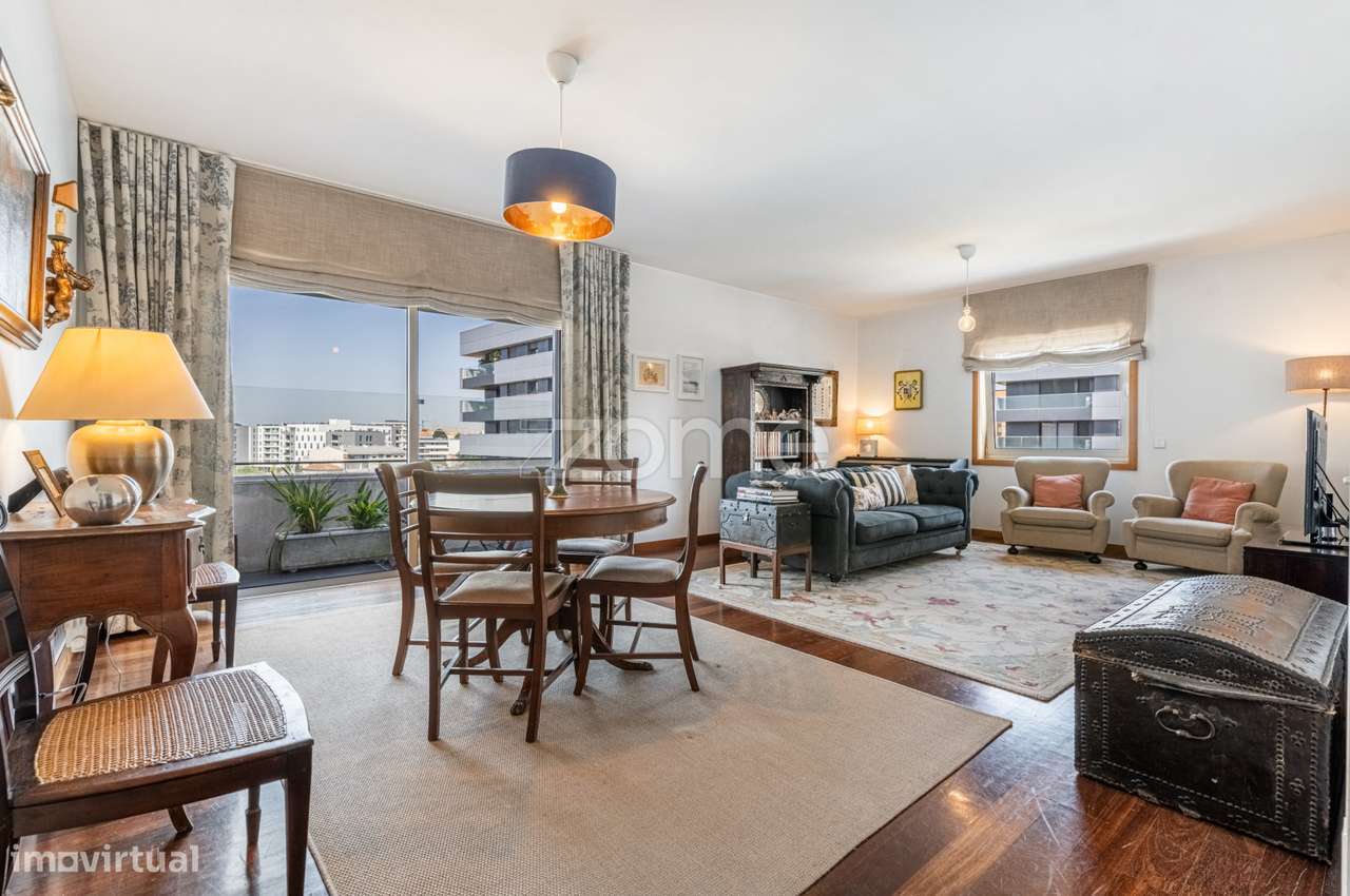 Apartamento T4 com varanda e 2 lugares de garagem na Prelada, Porto - Grande imagem: 2/36