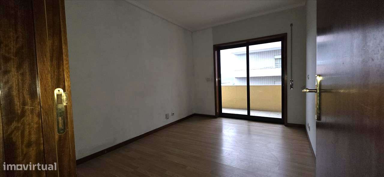Apartamento T1 + Arrecadação Paço de Sousa (Penafiel)-5