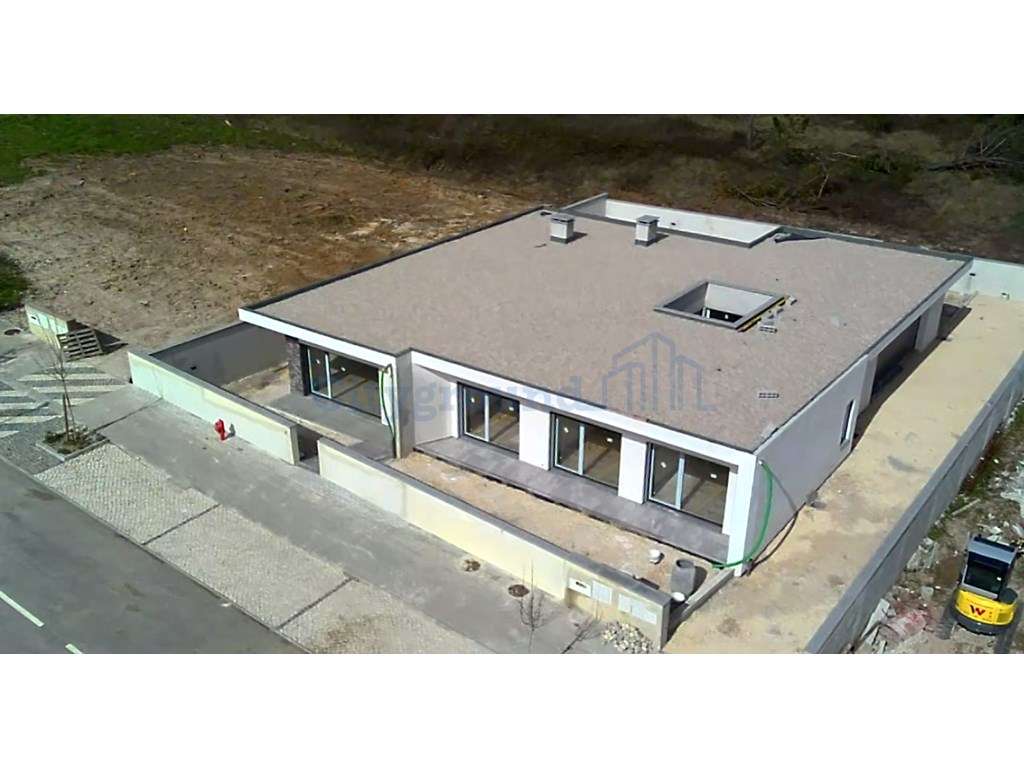 Moradia V4 Contemporânea de Excelência, Parceiros - Grande imagem: 3/25