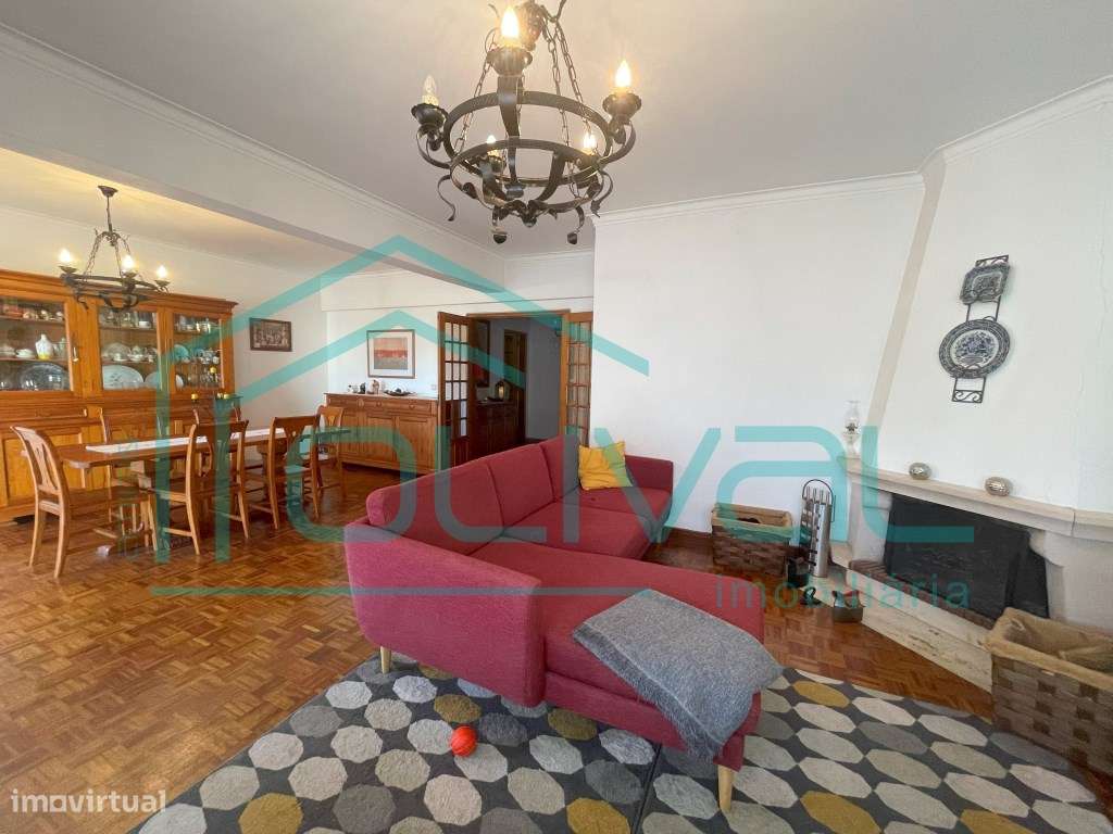 RESERVADO Apartamento T4 transformado em T3-5