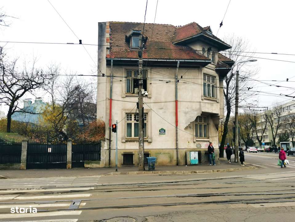 Spatii in vila renovata | Activitati comerciale si birouri | Comision - Imagine principală: 3/19